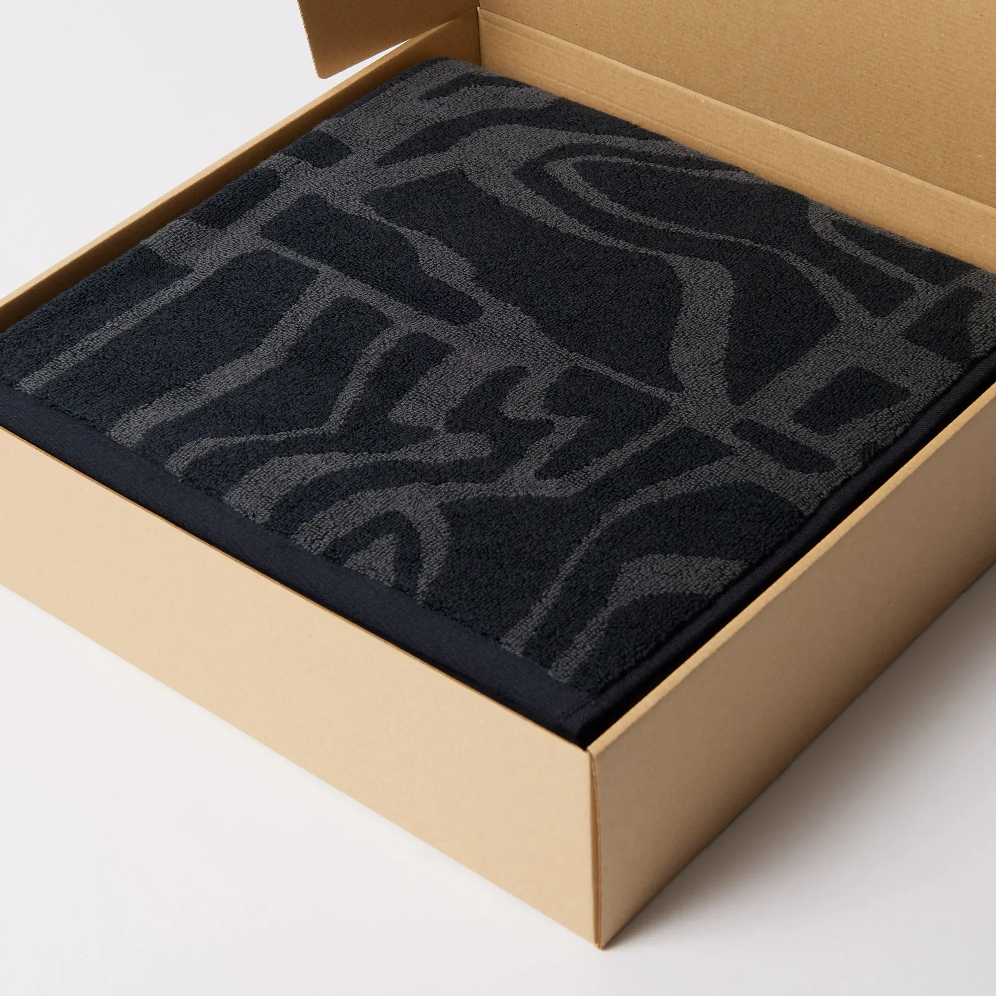By Parra Broken FTP Bath Towel Set Of 2 - Black - Image 3