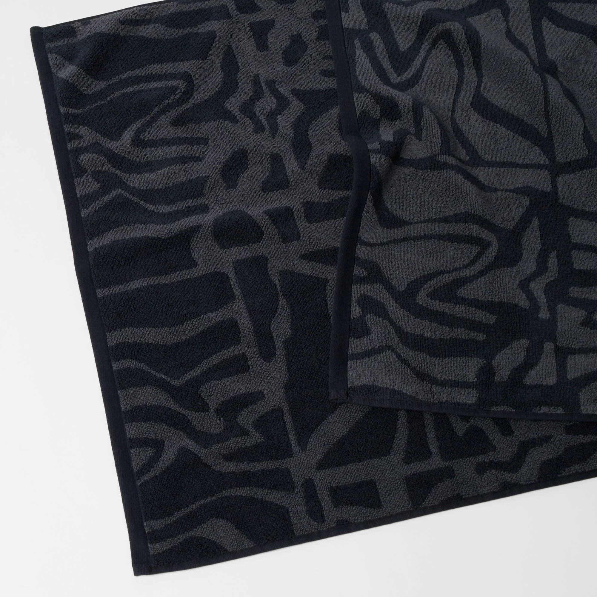 By Parra Broken FTP Bath Towel Set Of 2 - Black - Image 8