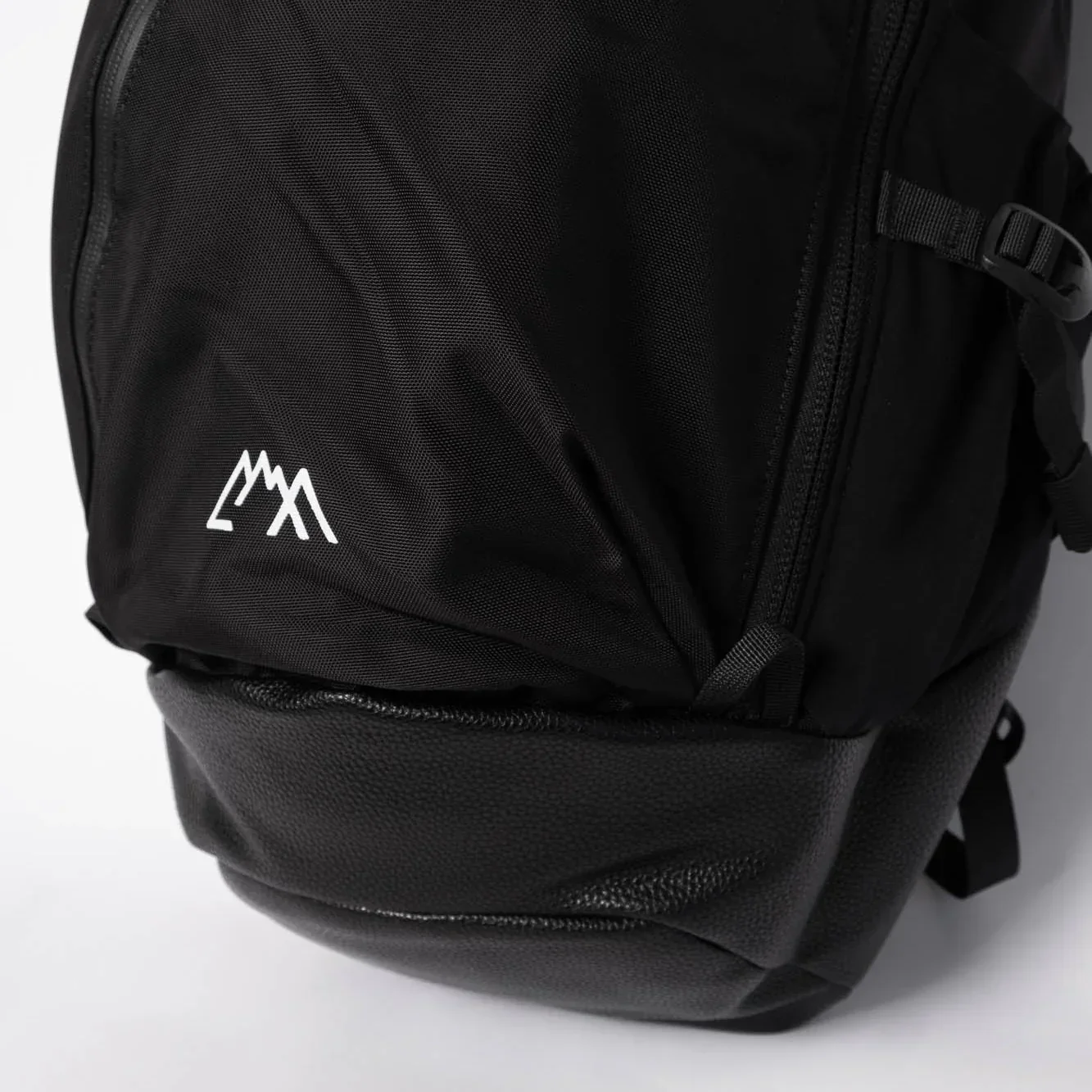 CMF Comfy Outdoor Garment Backpackerz 32 - Black - Image 3